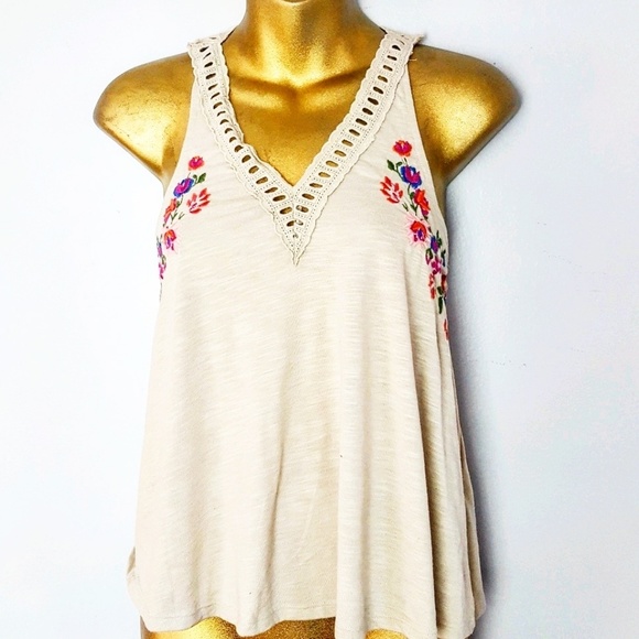 Hollister Tops - Hollister floral embroidered eyelet trim tank top